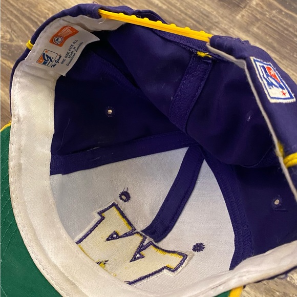 Vintage 1990s Washington Huskies Snapback Hat - Picture 8 of 9